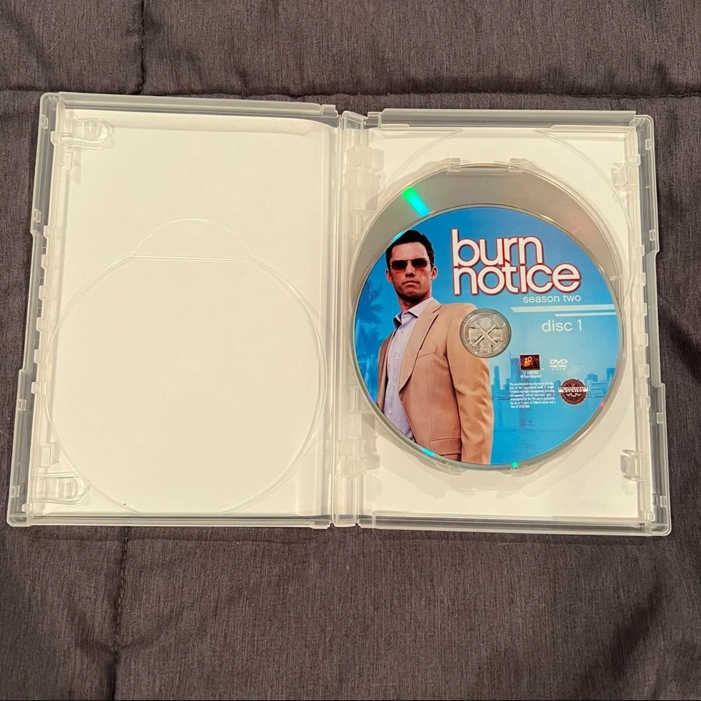 Burn Notice Seasons 1-3 on DVD Spy Action Drama USS Network Jeffrey Donovan - Picture 9 of 16